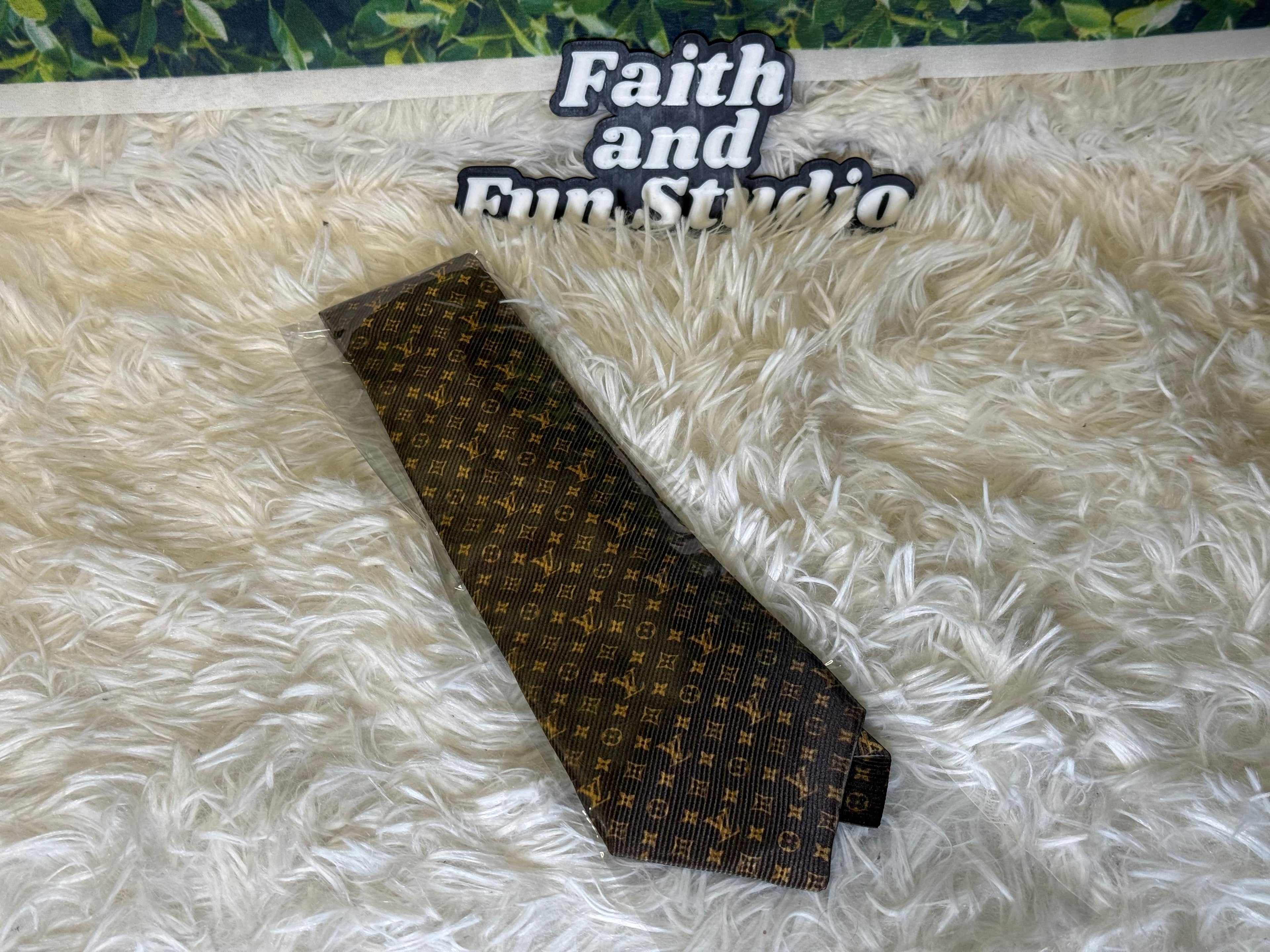 Tie kits/ Ties
